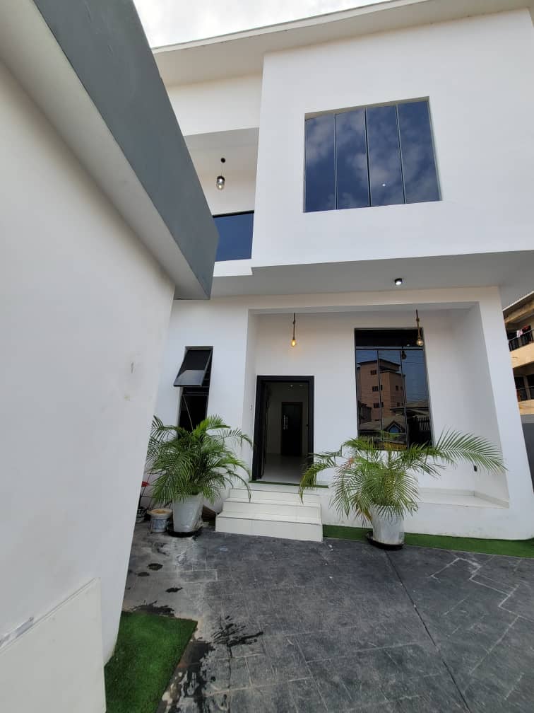 The entrance courtyard of a Divine Homes residence in Ajah