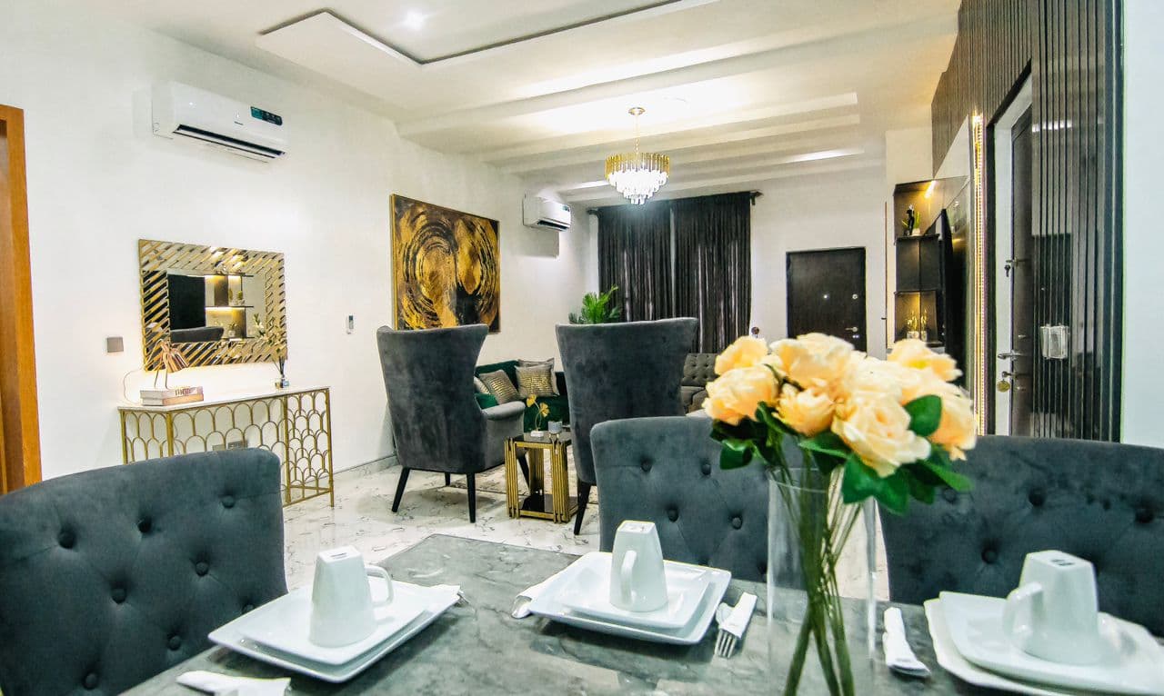 Short-let apartment dining area